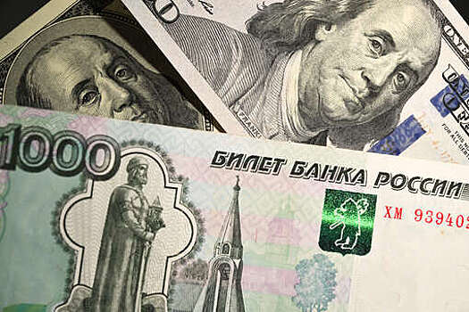 Экономист Беляев: человеку со средним доходом лучше сделать вклад в рублях