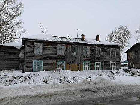 Потолок аварийного дома рухнул на ребенка в Барабинске