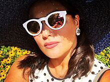 Платье в горошек и изящные щиколотки: сногсшибательный образ Анны Нетребко