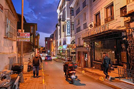 Россиянка забронировала отель в Турции и попала в подвал с текущими трубами