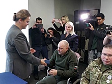 Цивилева вручила ветеранам СВО ключи от машин с ручным управлением