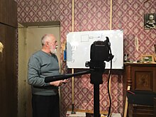 Пенсионер из Серпухова стал блогером и учит YouTube физике. На его внучке женат автор «Бешеной сушки»