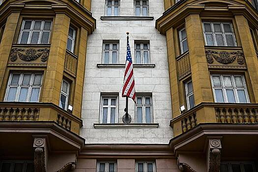В Москве испортили машину американского посольства в День независимости США