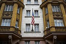 В Москве испортили машину американского посольства в День независимости США