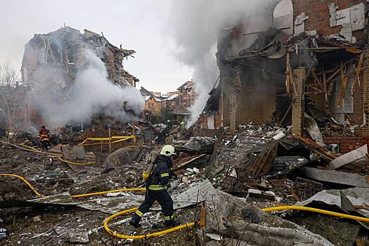 «Мы должны усиливать наше ПВО». Зеленский вновь обратился к Западу за помощью после ночных ударов России. О чем он попросил?