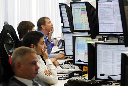 Российский рынок в середине дня снижается