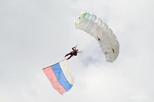 В Ярославской области открылись соревнования по парашютному спорту
