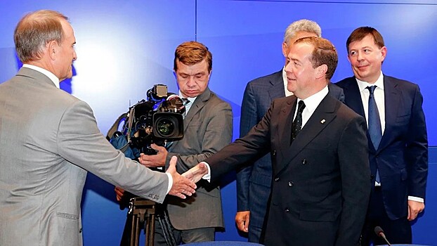 Медведев провел встречу с Медведчуком