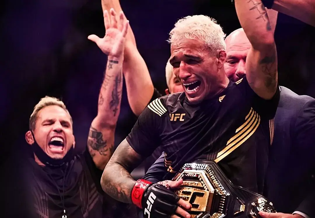 Российский боец снова вызвал на бой экс-чемпиона UFC Оливейру