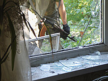 В ЛНР снаряд силовиков попал во двор жилого дома