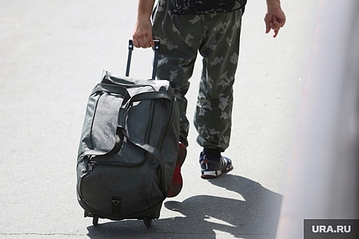 Мигрант из Узбекистана попытался провезти в ХМАО полную сумку насвая