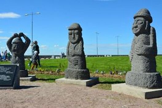 В парке 300-летия установили каменных идолов «Дольхарбан»