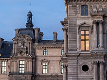 Названы две основные версии ограбления в Лувре