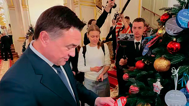 Губернатор Подмосковья Андрей Воробьев исполнил мечты троих детей в рамках акции «Елка желаний»