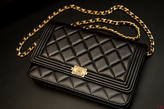 По одной в руки. Chanel ограничила продажу самых популярных сумок в Южной Корее