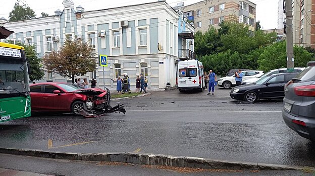 На улице Куйбышева в Пензе образовался затор из-за ДТП