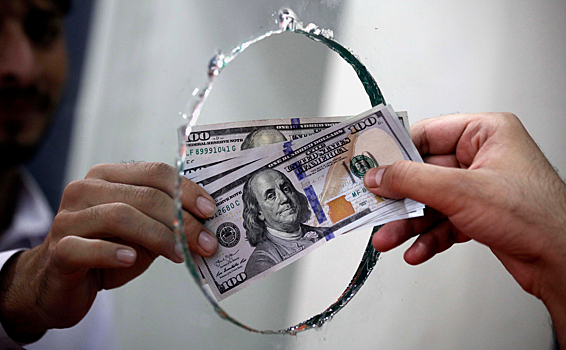 Доллар на открытии торгов вырос до 96,14 рубля