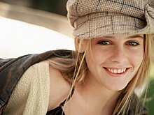 Алисия Сильверстоун встречает очень плохого психолога в трейлере ромкома «Шоковая терапия»