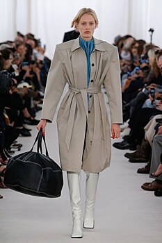 Как подружить постсоветский стиль и офис: 22 весенних лука Balenciaga