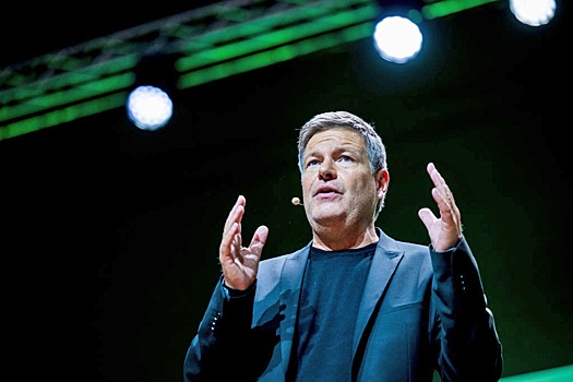 В Германии завели дело на пенсионера, назвавшего кандидата в канцлеры придурком