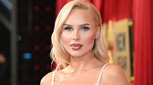 Певица Ханна снялась в откровенном наряде