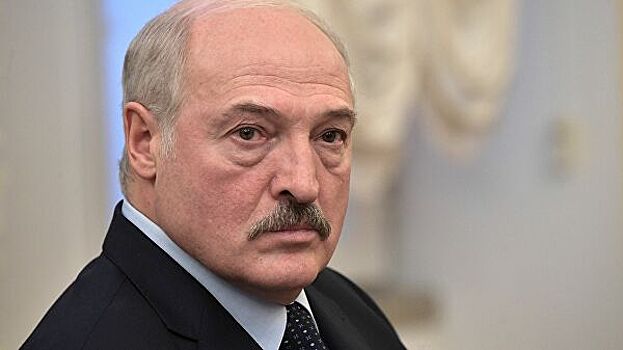 Лукашенко обратился к военным