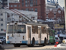 В Екатеринбурге во время движения загорелся троллейбус: выбило автомат