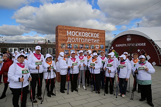 В парке «Митино» установили мировой рекорд по скандинавской ходьбе