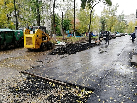 Дорожный ремонт в Кирове: лужи закатали в асфальт