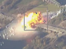 Дрон снял эффектный удар ФАБ-3000 по мосту через Северский Донец