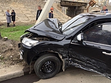 В Волгограде по вине девушки-водителя Lifan влетел в столб: 2 пострадали
