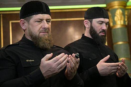 Рамзану Кадырову вручили орден «Защитник Сунны»