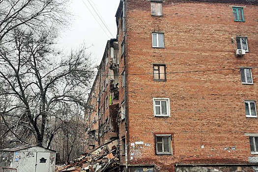 В Ростове-на-Дону обрушился подъезд пятиэтажного дома. Что известно