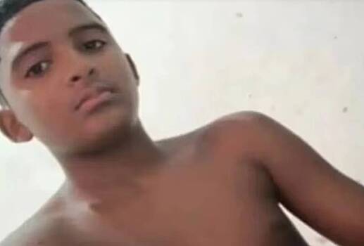 Акула растерзала подростка на пляже