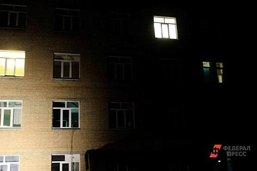 В Екатеринбурге следователи проверят семью выпавшего из окна ребенка
