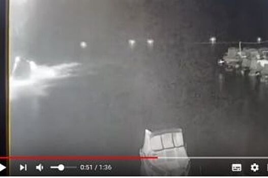 Джип пробил дорожное ограждение плотины и упал в воду в Приангарье