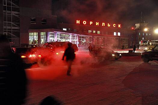 В Норильске начали розыск нападавшего с ножом на прохожих маньяка