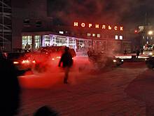 В Норильске начали розыск нападавшего с ножом на прохожих маньяка