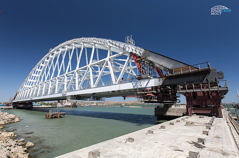Установка арки в Керченском проливе не привела к скоплению транзитных судов