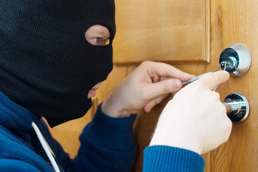 Россиянин в новогоднюю ночь обокрал чужую квартиру на полмиллиона рублей