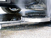 Эта простая вещица в два счета отмоет днище авто