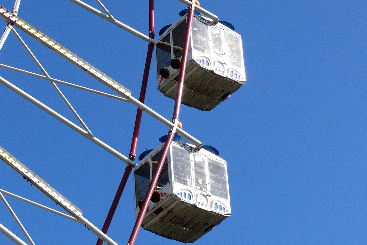 Охранник запер девушку в кабинке аттракциона