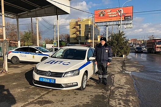 Инспектор ДПС помог роженице вовремя доехать до роддома в Краснодаре