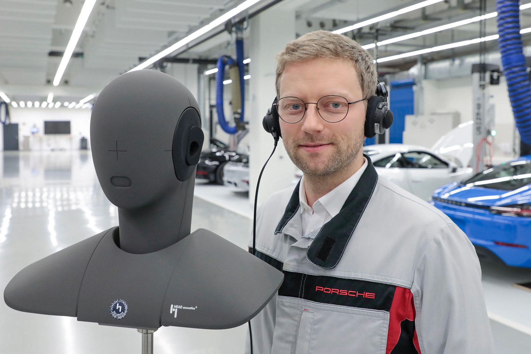 Звуки в автомобилях Porsche оценивает искусственная голова