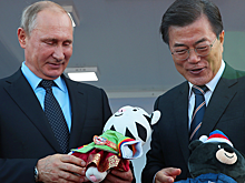 Путину подарили игрушечного тигра и медведя