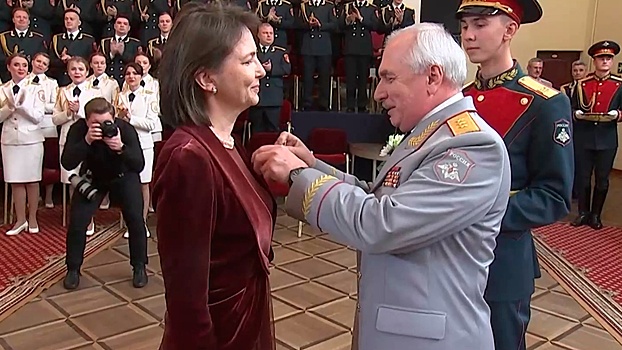 Замминистра обороны РФ Горемыкин поздравил ансамбль Александрова с 95-летием