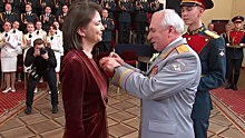 Замминистра обороны РФ Горемыкин поздравил ансамбль Александрова с 95-летием