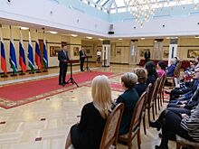 Накануне Дня российского студенчества губернатор Евгений Куйвашев вручил премии профессорам, доцентам и преподавателям вузов