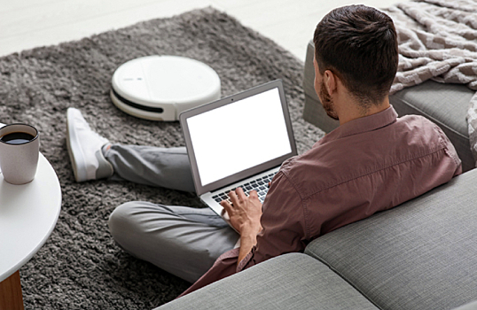 Испанец случайно взломал тысячи умных пылесосов