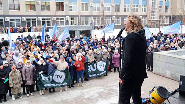 «Земляне» и Роман Архипов выступили перед рабочими оборонного предприятия в Екатеринбурге